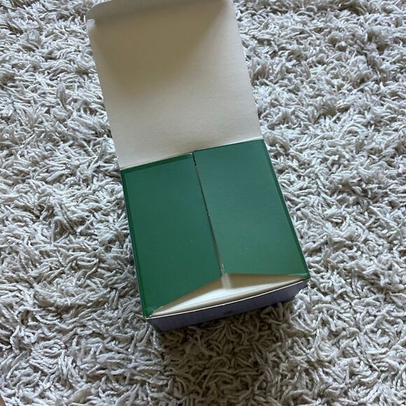 NEST Fragrance Sprig Candle Holiday Spiced Lilac And Ivy 17.5oz 3 Wick - Picture 6 of 8